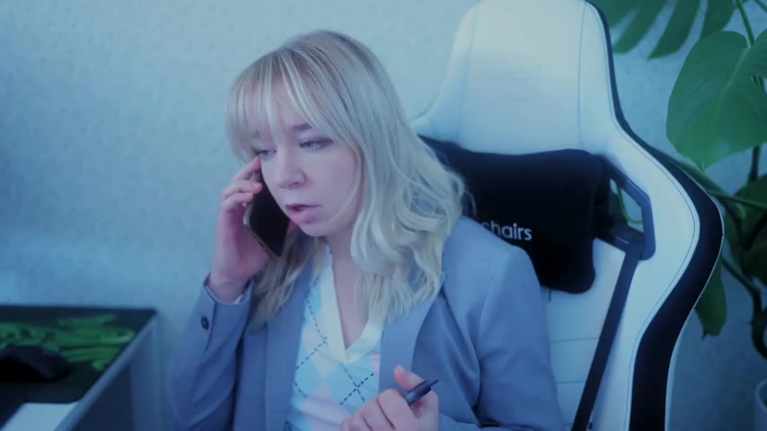 Jolie Lyon - Dickpic Makes Step-Mom Wet for Step-Son